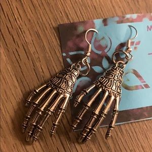 Earrings skeleton hands